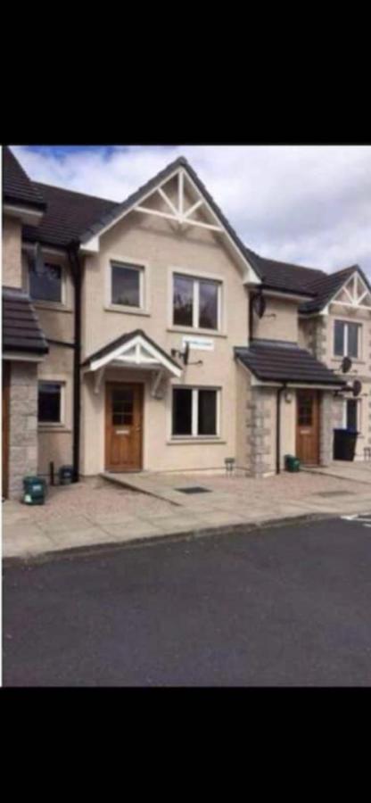 2 Bed Blackburn Village Apt With Wifi & Parking Aberdeen Exterior foto